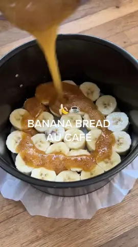 BANANA BREAD AU CAFÉ 🍌☕️  Réalisé avec la nouvelle machine @nespresso #VertuoPop. Ultra-compacte, 6 choix de coloris et 4 tailles de tasses #Tiktokfood #Tiktokacademie 