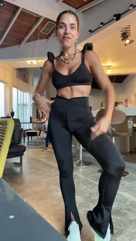 Nobody move 🙌🏽 #fridaymood #nobodymovetheresbloodonthefloor #antiguagirl 