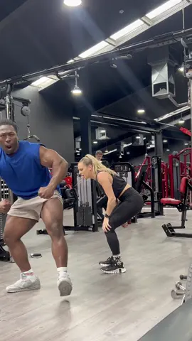 When a bodybuilder spots a CAMERA- wait for it @Kwame Duah  #funny #bodybuilder #training #fyp #boyfriend #pickup #fail