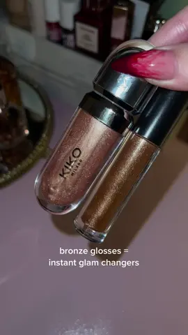 Just a deep browm pencil and a bronze gloss… ✨ Mac Lipglass in Oh Baby & Kiko 3D Hydra Gloss in 18 Golden Sparkle #lipgloss #lipcombo #falllips 