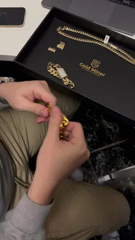 Cuidado donde hacen sus lock you can lose your item…. 🥺🥺Your jewel as you want it, any width, length and weight ... 📲321-802-0494 / 321-900-5179📌2475 michigan ave, kissimmee fl 34744Financiamiento disponible con o sin crédito ...#icedout #diamonds #hiphop #jewelry #gold #diamondwatch #cubanlink #bling #moneeey #cadenacubana #goldchains #vvs #rap #cubanas #customjewelry #luxury #fashion #dominicano #diamond #jewelrydesigner #savage #watch #jeweler #joyeria #realgoldminer