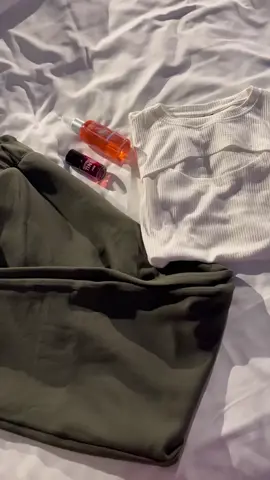 اقدس عُزلتي بشّكل مُفرط 🎻🕊 #تصويري #فندق #مكه_الان #ليل #سفر #ترند #اكسبلوررررر #حب 