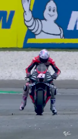 Holeshot device drama! 🙃 Aleix Espargaro’s practice start wasn’t as smooth as his FP3 session! ⚠️ #MalaysianGP 🇲🇾 #MotoGP #Motorcycle #Racing #SportsOnTikTok 