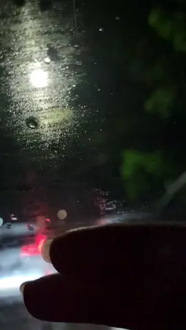 lg musim ujan nih, siapa disini yang kaca mobil di wiper malah jadi burem? kalo kena sinar dari lawan malah jadi ga keliatan? daripada bahaya dan ganggu mata, mending diilangin giys jamurnya.. nih aku kasih solusinya #reviewyonathanutama #fyp 