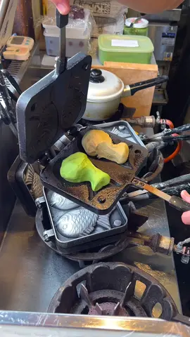 福岡のもち粉で作るたいもち専門店！外側カリッと中もちもちで普通のたい焼き生地と全然ちがった🐟 #福岡グルメ #ろっぽんぽん 