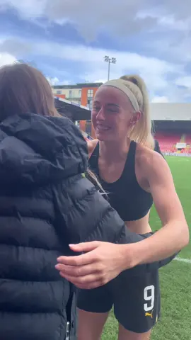 What a moment 🥹🥰 #chloekelly #mancity #Lionesses #fawsl #WomensFootball 