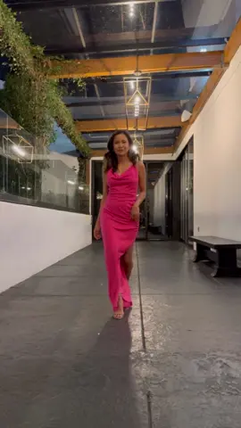 Can i hear a little commotion for the dress! 👏 #barbiepink  #hotpinkdress #weddingguest #weddingtiktok  #weddingguestdress #slitdress 