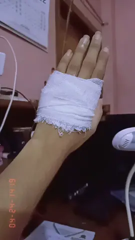 হাতে কিন্তু কোন কাটা নাই,এমনি মজা করে ভিডিও করা #meghnachowdhury9 