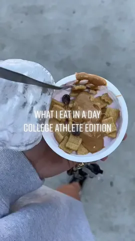 What I eat in the day as a college athlete 😆 #fyp #foryoupage #whatieatinaday #collegeathlete #womensbaskeball #ncaadivision1 