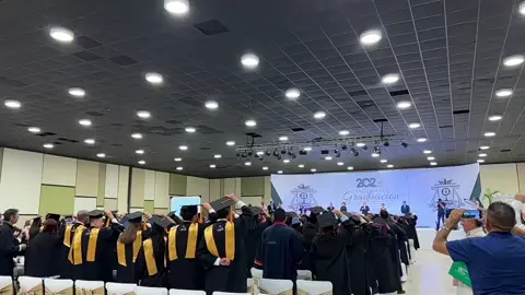 Lanzamiento de birrete con final inesperado 🤣🤣#fail #ohnonononoo #fyp #funnyvideo #graduation #waitforit #jajajaja #viralvideo #viraltiktok 