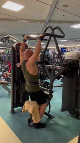 Gyertek és próbáljátok ki ezt a fantasztikus Panatta hát gépet! Amely nagyban elősegíti a széles hátizom fejlesztését. #newyorkfitness #debrecen #gym #GymTok #backworkout #panatta #nekedbe #foryou 