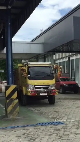 Truck trans Jayapura-Wamena-Puncak Jaya euro 4 servis rutin😁😎#fyp #fypシ #trending #tiktok #truck4x4 #4x4offroad #trukpapua #transjayapurawamena #4x4 #transwamena #trukoffroad #video 