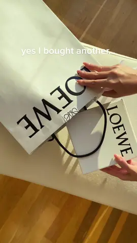 Unboxing alert! @loewe (not an ad) #parisiennestyle #styleinspo #tinybag #unboxing #fashiontiktok #fashion 