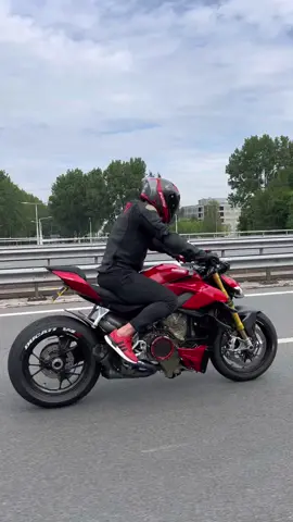 #ducati #fyp #mood #bikelife #ducativ4s #motogp #ducaticorse #streetfighterv4 #streetfighterv4sp #ducativ4 #ducatista #ducatilove #ducatistreetfighter #arrow 