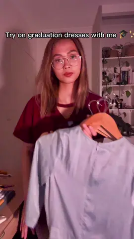 Pls helppp #graduation2022 #graduationgown #graduationdress #graduationoutfit 