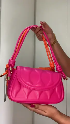 Bolsa Verônica disponível nas duas cores! 💖🧡  #reels #lojaonline #tiktok #bolsas #modafeminina #acessorios #riodejaneiro #tiktokviral 