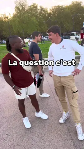 J’enlève 8 vêtements 😭 #mdr #desbarres #prank #UnlimitedHPInk #drole #microtrottoir #rire #marrant #ptdr #humour #yao_ag #pourtoi 