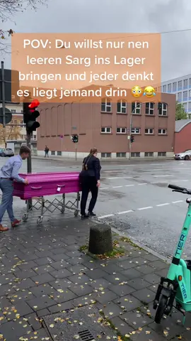 POV: Jeder denkt da liegt jemand drin 😂😳 Wie würdet ihr reagieren? #bestatter #fürth 
