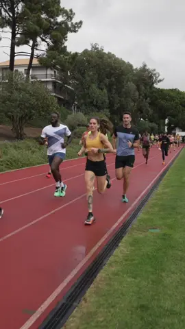 Track session was 🔥🚀   #ASICSTrainningCamp #ASICSFrontRunner #Running #track #trackandfield #intervalltraining   🎥  @p.alvarezfilms