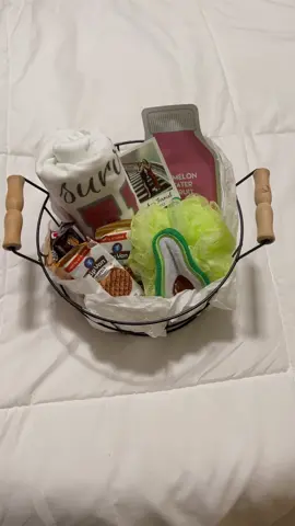 Build a gift basket with me! #giftbasket #organization #DIY #giftideas #giftforfriend #creativity #budgetgifts #fypシ #viraltiktok 