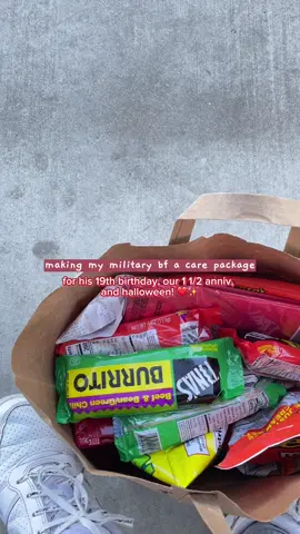 u smell @TacticalTenshi 🤍🫠 #bf #militarybf #couples #ldr #ldrcouple #militarycarepackage #carepackage #influencer #contentcreator #femalecontentcreator 