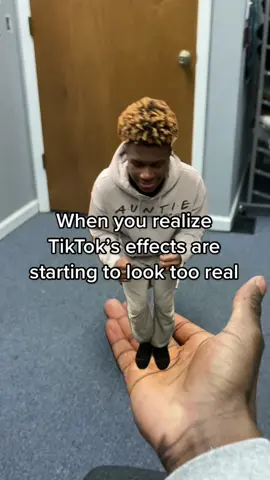They’re getting too good at this 😳 #effectlookstooreal #shiistooreal #newtrend #akielj #tiktokeffects 