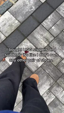 The slippers have me in a chokehold 🤎 #njmominfluencer #motivationforyoungmoms #FomotionalFinds #momfromnj #njmomoftiktok #njmomblogger #ugglife #uggslippers #uggseason #uggs #ugg 