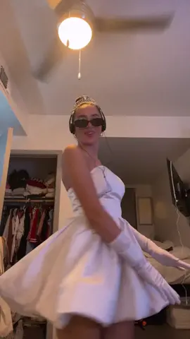 living my princess mia dream #halloween #princessmia #princessdiaries #costume #fyp 