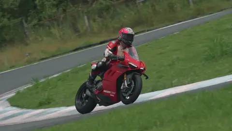 Red rocket ship 🚀 #fyp #clubr #ducativ4s #ducati #motorcyclesoftiktok 