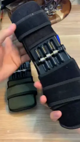 This is a knee booster, for people who like hiking it is a very good equipment.##knee #physicaltherapy #kneepain #elbow #kneesurgery #creepingmountain #mountainclimbing #climbing #mountaineering #mountain #mountains #mountaineer #Hiking 