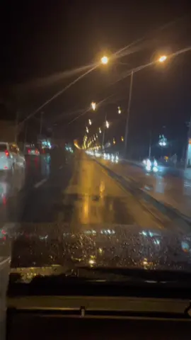 #ขับรถกลางคืนฝนก็ตก 