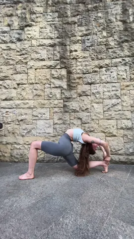 Backbends 🐉  #йогакиїв #yoga #yogagirl #yogi #yogalifestyle #yogalover #yogaflow #yogapose #yogalove #yogaday #yogaeverydamnday #yogateacher #йогаонлайн #backbend 