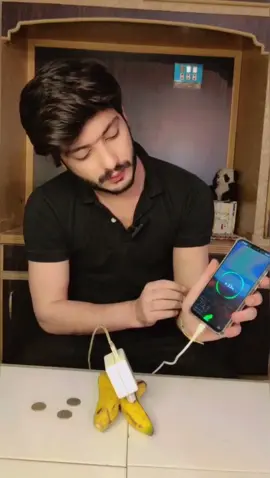 Mobile Charge with banana life hack!! 😳 ##experiment##LifeHack##foryou##saeedhafeez##foryoupage##viral
