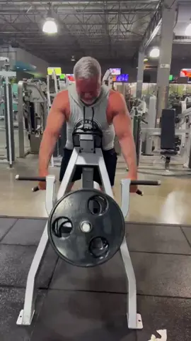 #TeamUSATryout #StemDrop001 #FomotionalFinds #bodyshop #FlexEveryAngle #beardedmuscle #fit #daddy #gymrat #daddymuscle #muscletok #bodybuilding #gumjunkie #oldmanmuscle #muscleover50 #bodybuildingjourney2022 #fitdude #posing #muscledude #gym #lats #tbar 