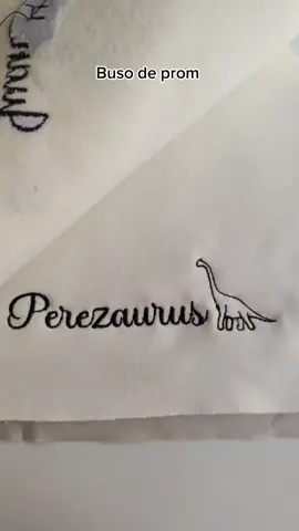 Todo personalizado 🥰😍#hoodie #chaquetasprombogota #chaquetaspersonalizadas #feliz #moda #ropa #prom2023 #chaquetasprom #lunes #jimenajimenezr #rave 