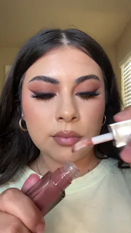 Ok but this @Sigma Beauty gloss is literally everything! This is their Renew Lip Oil - Tint 💰DC: ARAIZAMAKEUP #fyp #parati #sigmabeauty 