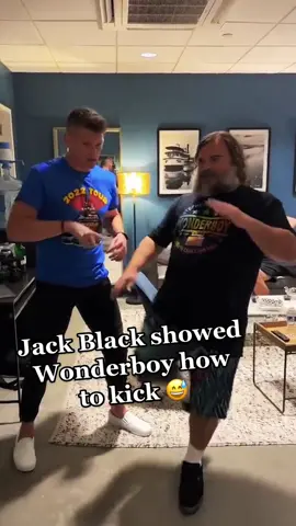 Watch to the end 😅 #UFC #mma #kick #mmatraining (via @Jack Black) 
