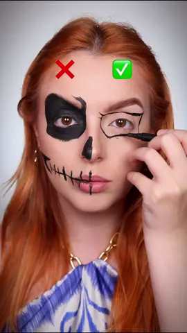 MAKE DE 💀: qual lado você prefere? #halloween #halloweenmakeup 