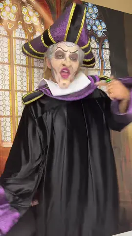 Frollo tiene flow 💜  #disney #halloween #halloweenmakeup #thehunchbackofnotredame #esmeralda #eljorobadodenotredame #disneyvillains #frollo