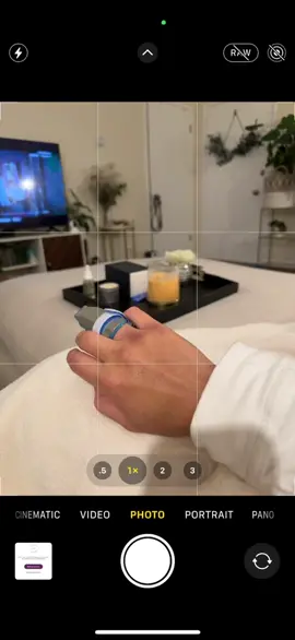 someone help. it does this with videos too. the zoom changes and quality tanks when i bring something remotely close. how can i fix this 🥲