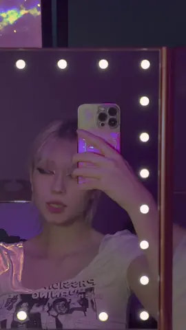 white sparkles moment 