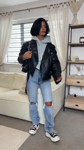Styling my new Converse 🖤 #converse #styling #outfitinspo 