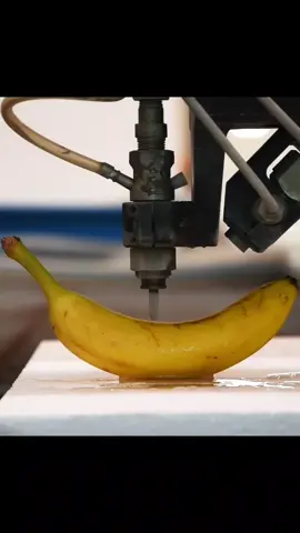 How to cut banana properly... #ekoncutnology #bosnaihercegovina #banana #waterjetcutting #tehnology 