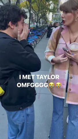 When you thought you met @Taylor Swift but it’s just Ashley. 😂💕 (@Hrrydaniels via IG) #taylorswift #jokes #taylorswiftlookalike #twin 