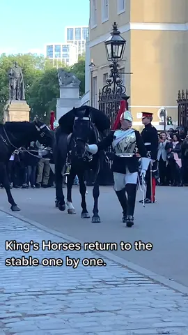 King’s Horses return to the stable one by one.  #kingsguard #kingshorses #changingoftheguards #fyp #foryou