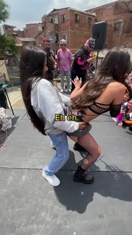 ¡Ni en la disco me rayan asi! Que P E RR E A D A🥵🔥 ¿Le gano al video anterior?  ¿Comenten cual gana, este o el anterior? Ve a ver el otrooo🎬  #jungkook #joke #fypシ #colegios #pfy #medellin #laniñademedellin #hot #bello 