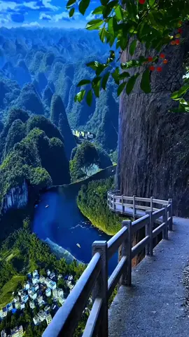 Beautiful natural scenery#scenery #moutains #water 