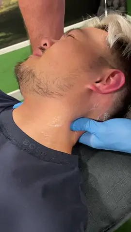 Chiro neck massage   #perthchiro #aussiechiro #neckpain #deeptissue #massage 