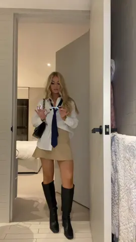 happy halloweekend 🍸🖤✨ #serenavanderwoodsen #gossipgirl #halloweencostumes 