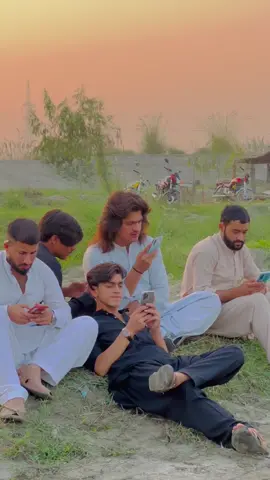 Ase dost kis ke he 😂 @TiktokPakistanOfficial #foryou #fyp #foryoupage #viralvideo #pabbiking #sajidpabbiking 